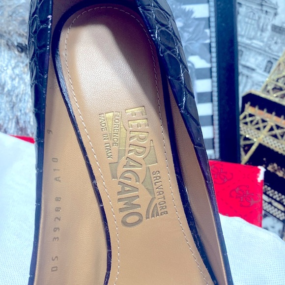 🔥🔥SALVATORE FERRAGAMO HEELS 💃🏻 LIKE NEW 💃🏻🔥🔥❤️💃🏻 - Picture 5 of 9